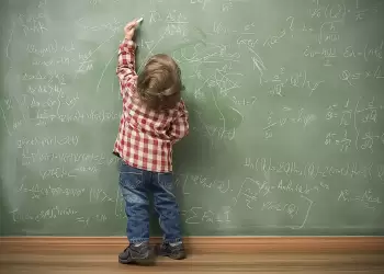 Γιατί είμαστε δεξιόχειρες ή αριστερόχειρες – Πώς και πότε «αποφασίζει» ο εγκέφαλος