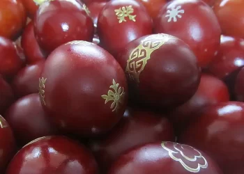Γιατί βάφουμε κόκκινα τα αυγά το Πάσχα