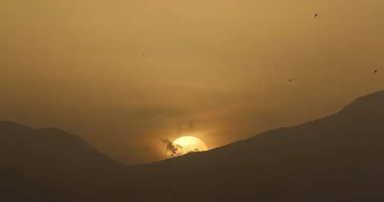 Ο καιρός σήμερα, Σάββατο 18/5: Σκόνη, λασποβροχές και άνοδος θερμοκρασίας