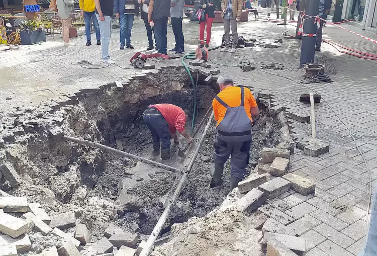 Κατερίνη: Συνεχίζονται οι εργασίες αποκατάστασης της βλάβης στον κεντρικό αγωγό ύδρευσης Κατερίνη: Συνεχίζονται οι εργασίες αποκατάστασης της βλάβης στον κεντρικό αγωγό ύδρευσης