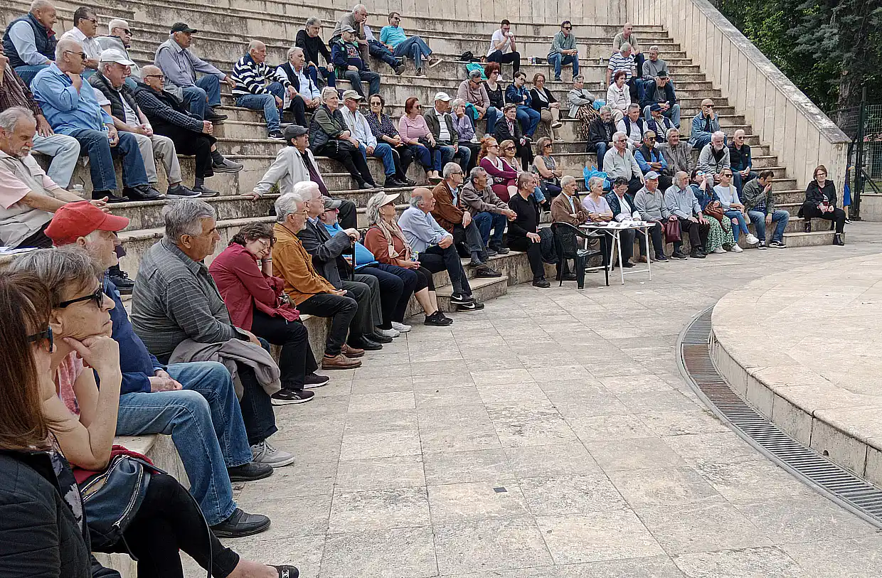 Με επιτυχία πραγματοποιήθηκε σύσκεψη του ΚΚΕ στην Κατερίνη, με τον υποψήφιο ευρωβουλευτή Δήμο Κουμπούρη Με επιτυχία πραγματοποιήθηκε σύσκεψη του ΚΚΕ στην Κατερίνη, με τον υποψήφιο ευρωβουλευτή Δήμο Κουμπούρη