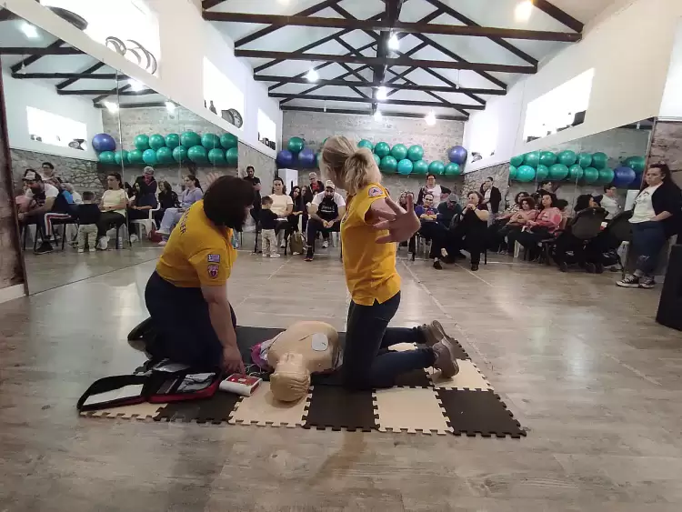 Παρουσιάσεις- Εκπαιδεύσεις από τη Διασωστική Ομάδα Πιερίας Παρουσιάσεις Εκπαιδεύσεις από τη Διασωστική Ομάδα Πιερίας