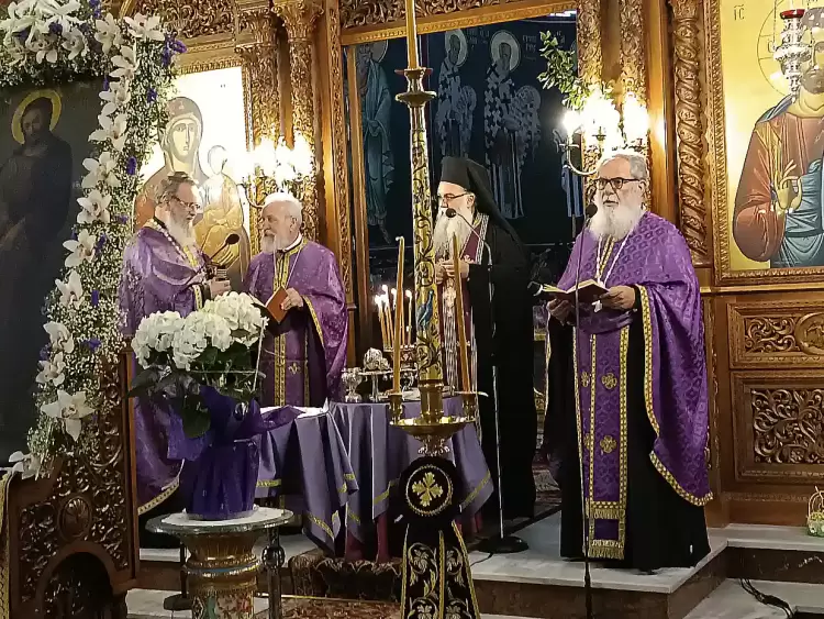 Την Μεγάλη Τετάρτη το μεσημέρι γίνεται το Μυστήριο του Αγίου Ευχελαίου Την Μεγάλη Τετάρτη το μεσημέρι γίνεται το Μυστήριο του Αγίου Ευχελαίου