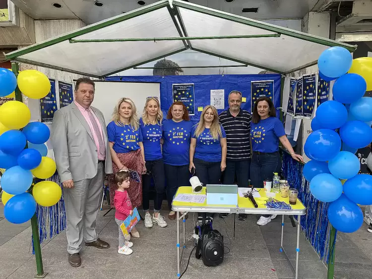 Το 2ο ΓΕΛ Κατερίνης και το ΓΕΛ Κορινού τίμησαν την Ημέρα της Ευρώπης Το 2ο ΓΕΛ Κατερίνης και το ΓΕΛ Κορινού τίμησαν την Ημέρα της Ευρώπης