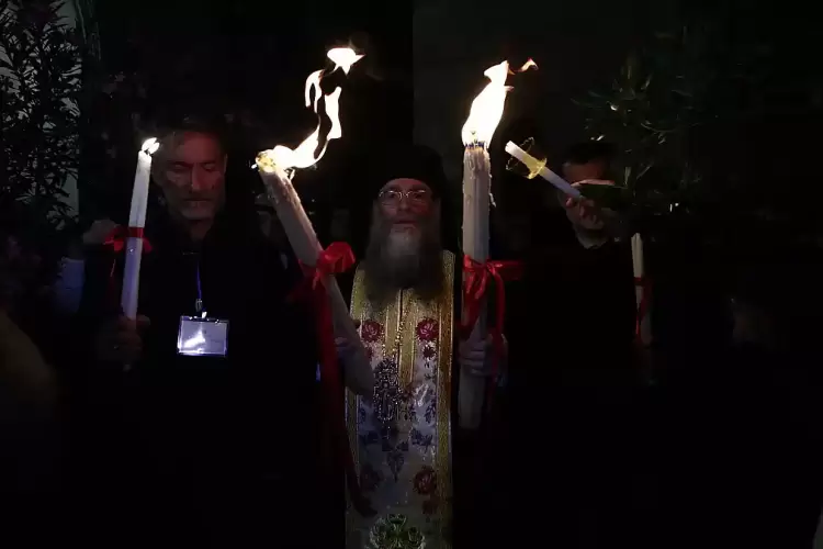 Το Άγιο Φως έφτασε στην Ελλάδα – Μεταφέρθηκε στο Μετόχι του Παναγίου Τάφου στην Πλάκα και σε όλη την Ελλάδα με ειδικές πτήσεις Το Άγιο Φως έφτασε στην Ελλάδα – Μεταφέρθηκε στο Μετόχι του Παναγίου Τάφου στην Πλάκα και σε όλη την Ελλάδα με ειδικές πτήσεις