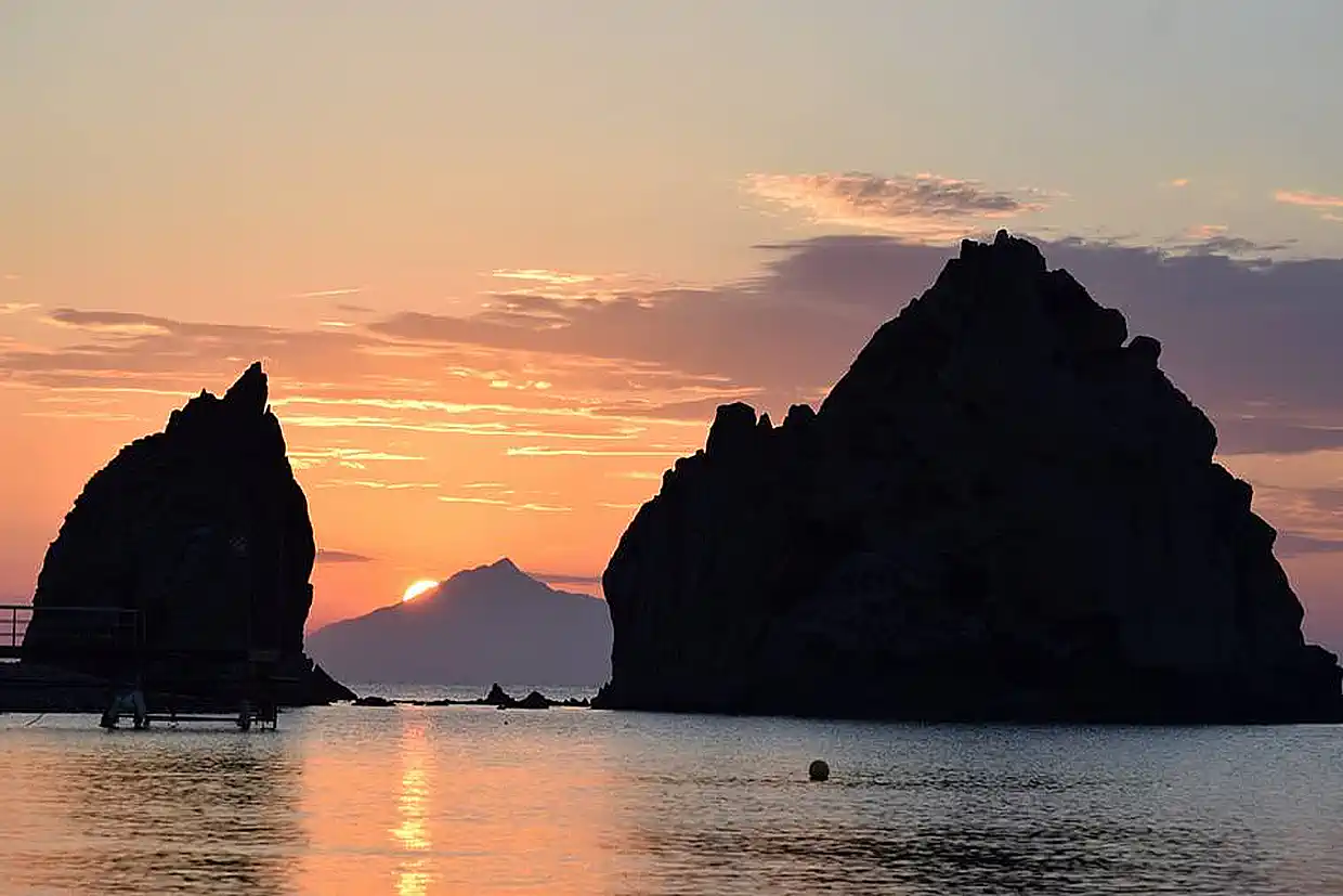 Το πιο μικρό νησί στον κόσμο είναι στη Λήμνο! Το πιο μικρό νησί στον κόσμο είναι στη Λήμνο!