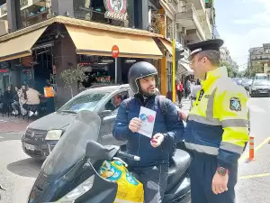 Τροχαία Κατερίνης: Πασχαλινή δράση – Αυγά και συμβουλές σωστής οδικής συμπεριφοράς