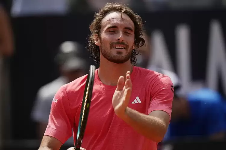 Τσιτσιπάς - Ντε Μινόρ 2-0: Σίφουνας ο Στέφανος, προκρίθηκε με άνεση στους "8" του Rome Masters Τσιτσιπάς – Ντε Μινόρ 2 0: Σίφουνας ο Στέφανος, προκρίθηκε με άνεση στους “8” του Rome Masters