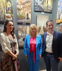 Η Υφυπουργός Ανάπτυξης στα εγκαίνια της έκθεσης φωτογραφίας «Εν Ολύμπω» στο Νομισματικό Μουσείο Αθηνών