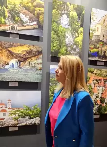 Η Υφυπουργός Ανάπτυξης στα εγκαίνια της έκθεσης φωτογραφίας «Εν Ολύμπω» στο Νομισματικό Μουσείο Αθηνών