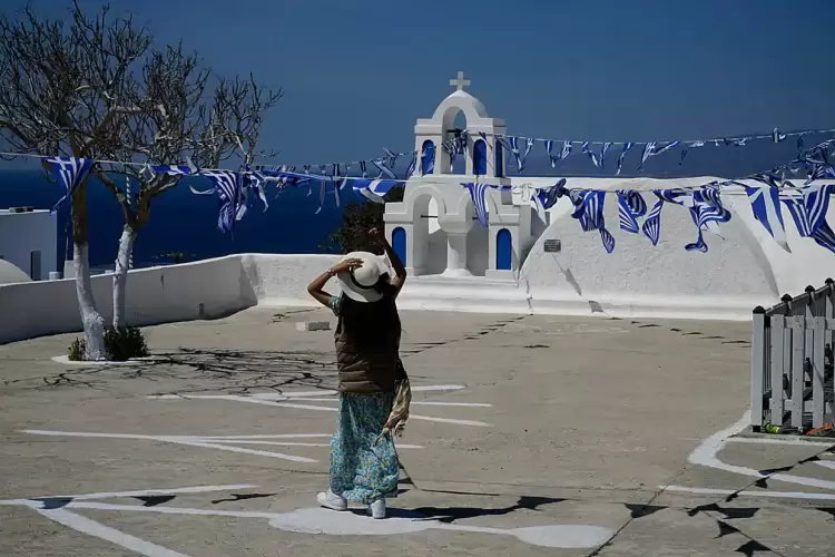 Αγίου Πνεύματος σήμερα: Τι ισχύει για καταστήματα, σούπερ μάρκετ, φαρμακεία, τράπεζες Αγίου Πνεύματος σήμερα: Τι ισχύει για καταστήματα, σούπερ μάρκετ, φαρμακεία, τράπεζες