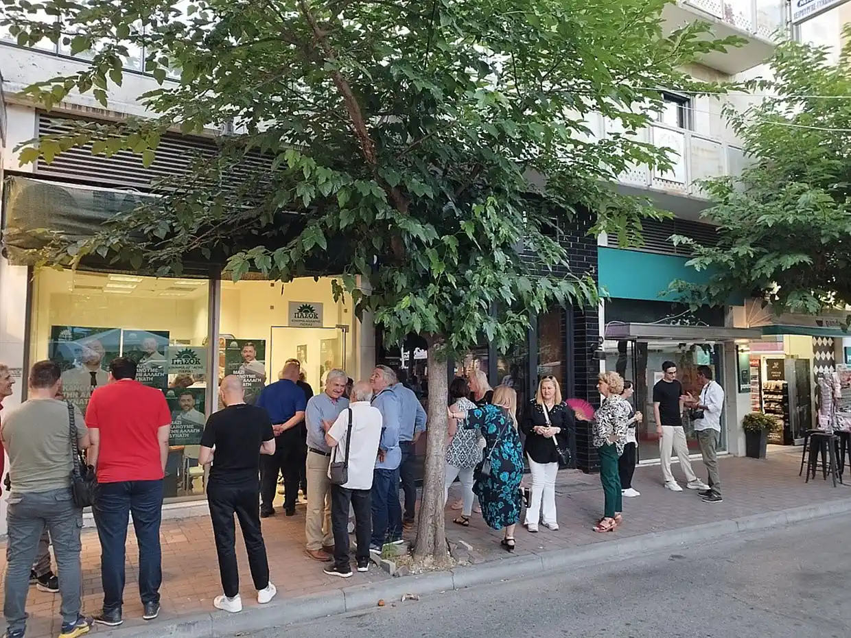 Αγωνιστικός παλμός και συγκίνηση στα χθεσινά εγκαίνια του εκλογικού κέντρου του ΠΑΣΟΚ-ΚΙΝΑΛ Αγωνιστικός παλμός και συγκίνηση στα χθεσινά εγκαίνια του εκλογικού κέντρου του ΠΑΣΟΚ ΚΙΝΑΛ