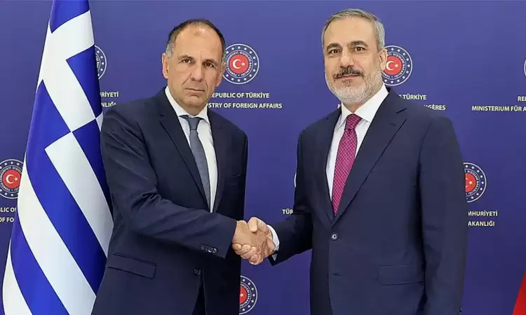 Η Ελλάδα δεν δέχεται υποδείξεις για την πολιτική της και απαντά στον Φιντάν για τις απειλές κατά της Κύπρου