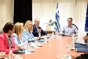 Επίσκεψη του Πρωθυπουργού Κυριάκου Μητσοτάκη στο Υπουργείο Ανάπτυξης – Άννα Μάνη