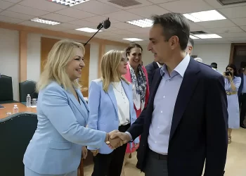 Επίσκεψη του Πρωθυπουργού Κυριάκου Μητσοτάκη στο Υπουργείο Ανάπτυξης – Άννα Μάνη