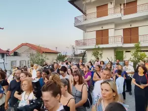 Η ετήσια έκθεση του Γιώργου Βροντινού στην παλιά γειτονιά στο Λιτόχωρο.