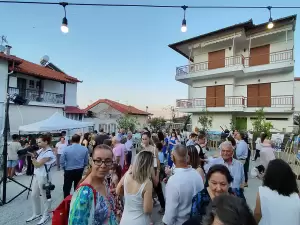 Η ετήσια έκθεση του Γιώργου Βροντινού στην παλιά γειτονιά στο Λιτόχωρο.