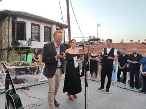 Η ετήσια έκθεση του Γιώργου Βροντινού στην παλιά γειτονιά στο Λιτόχωρο.