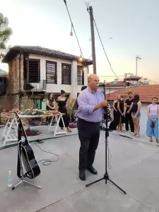 Η ετήσια έκθεση του Γιώργου Βροντινού στην παλιά γειτονιά στο Λιτόχωρο.