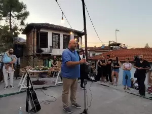 Η ετήσια έκθεση του Γιώργου Βροντινού στην παλιά γειτονιά στο Λιτόχωρο.