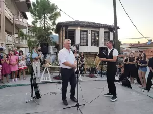 Η ετήσια έκθεση του Γιώργου Βροντινού στην παλιά γειτονιά στο Λιτόχωρο.