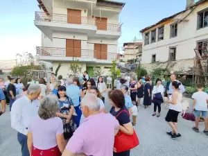 Η ετήσια έκθεση του Γιώργου Βροντινού στην παλιά γειτονιά στο Λιτόχωρο.