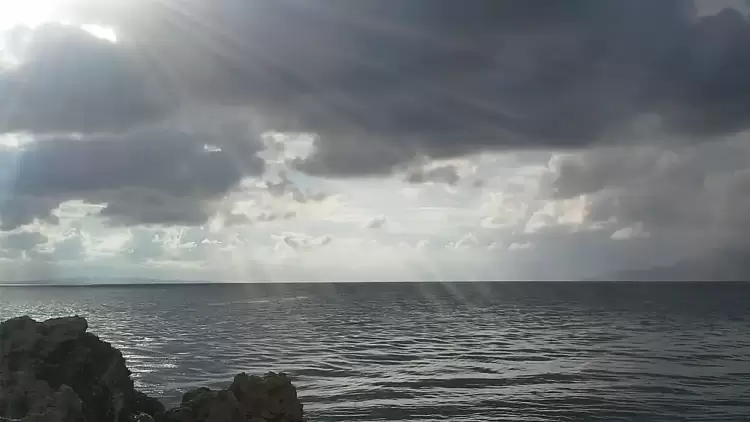 Ο καιρός σήμερα, Πέμπτη 6/6: Αραιές νεφώσεις με τοπικές βροχές στα ορεινά