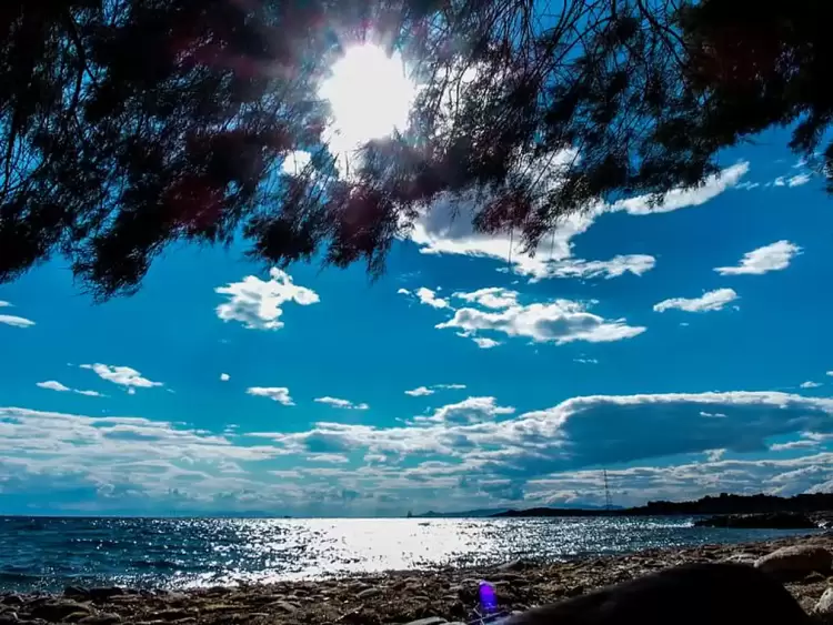 Ο καιρός σήμερα, Τρίτη 4/6: Ηλιοφάνεια με λίγες πρόσκαιρες νεφώσεις