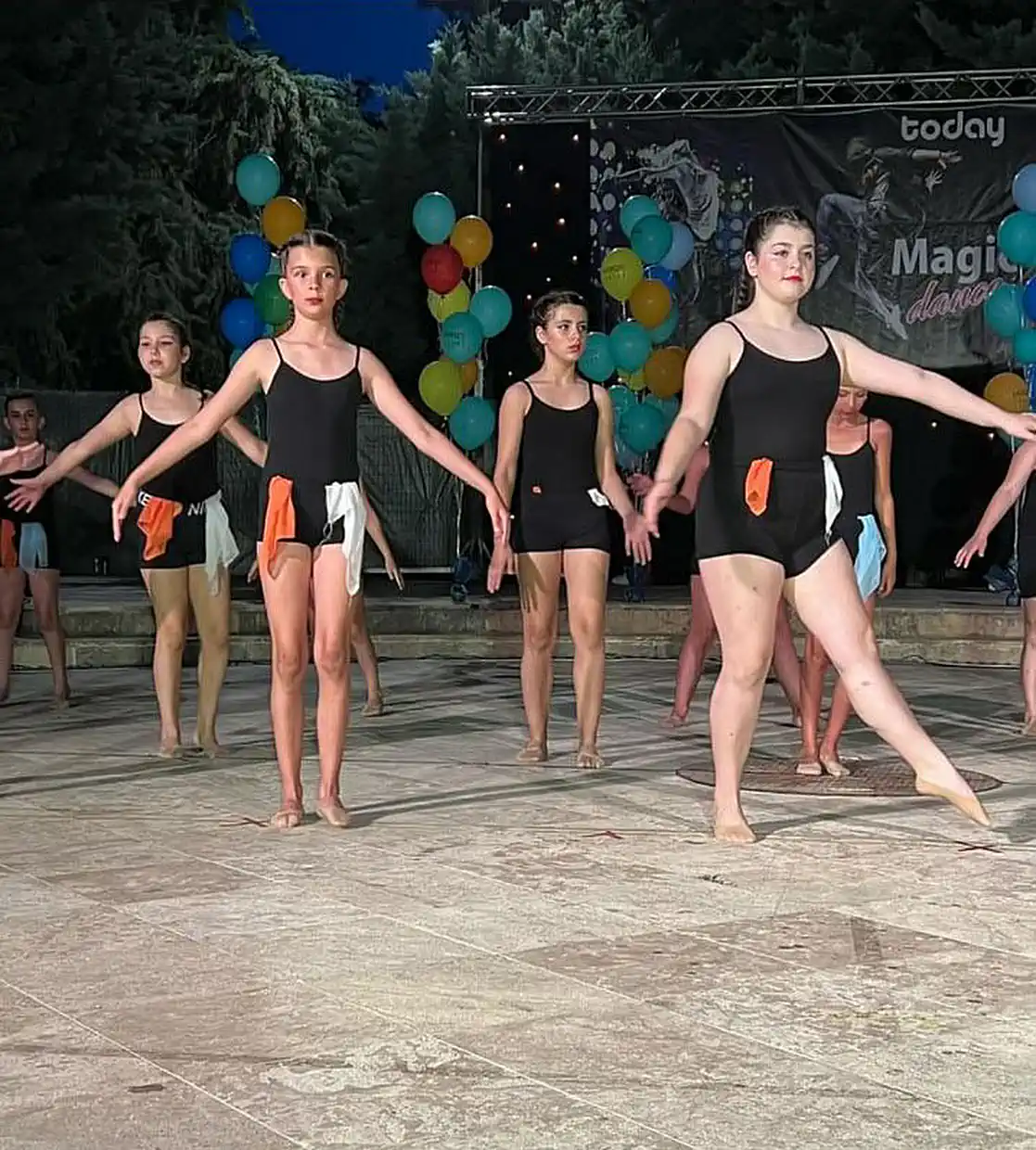 Καλοκαιρινή Παράσταση Μοντέρνου Χορού, Σύγχρονου Χορού, Ρυθμικής Γυμναστικής, Ταεκβοντό, Kick Boxing και Dance Aerobic! (εικόνες) Καλοκαιρινή Παράσταση Μοντέρνου Χορού, Σύγχρονου Χορού, Ρυθμικής Γυμναστικής, Ταεκβοντό, Kick Boxing και Dance Aerobic!