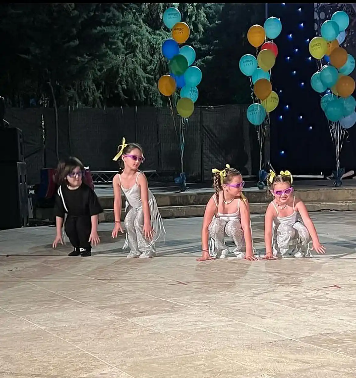 Καλοκαιρινή Παράσταση Μοντέρνου Χορού, Σύγχρονου Χορού, Ρυθμικής Γυμναστικής, Ταεκβοντό, Kick Boxing και Dance Aerobic! (εικόνες) Καλοκαιρινή Παράσταση Μοντέρνου Χορού, Σύγχρονου Χορού, Ρυθμικής Γυμναστικής, Ταεκβοντό, Kick Boxing και Dance Aerobic!