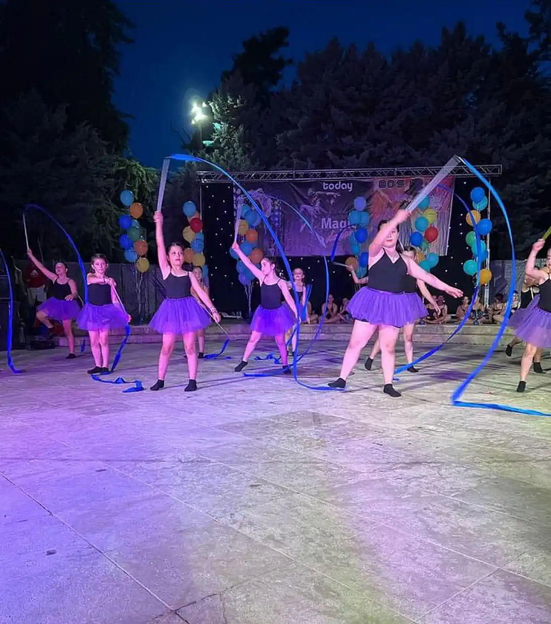 Καλοκαιρινή Παράσταση Μοντέρνου Χορού, Σύγχρονου Χορού, Ρυθμικής Γυμναστικής, Ταεκβοντό, Kick Boxing και Dance Aerobic! (εικόνες) Καλοκαιρινή Παράσταση Μοντέρνου Χορού, Σύγχρονου Χορού, Ρυθμικής Γυμναστικής, Ταεκβοντό, Kick Boxing και Dance Aerobic!