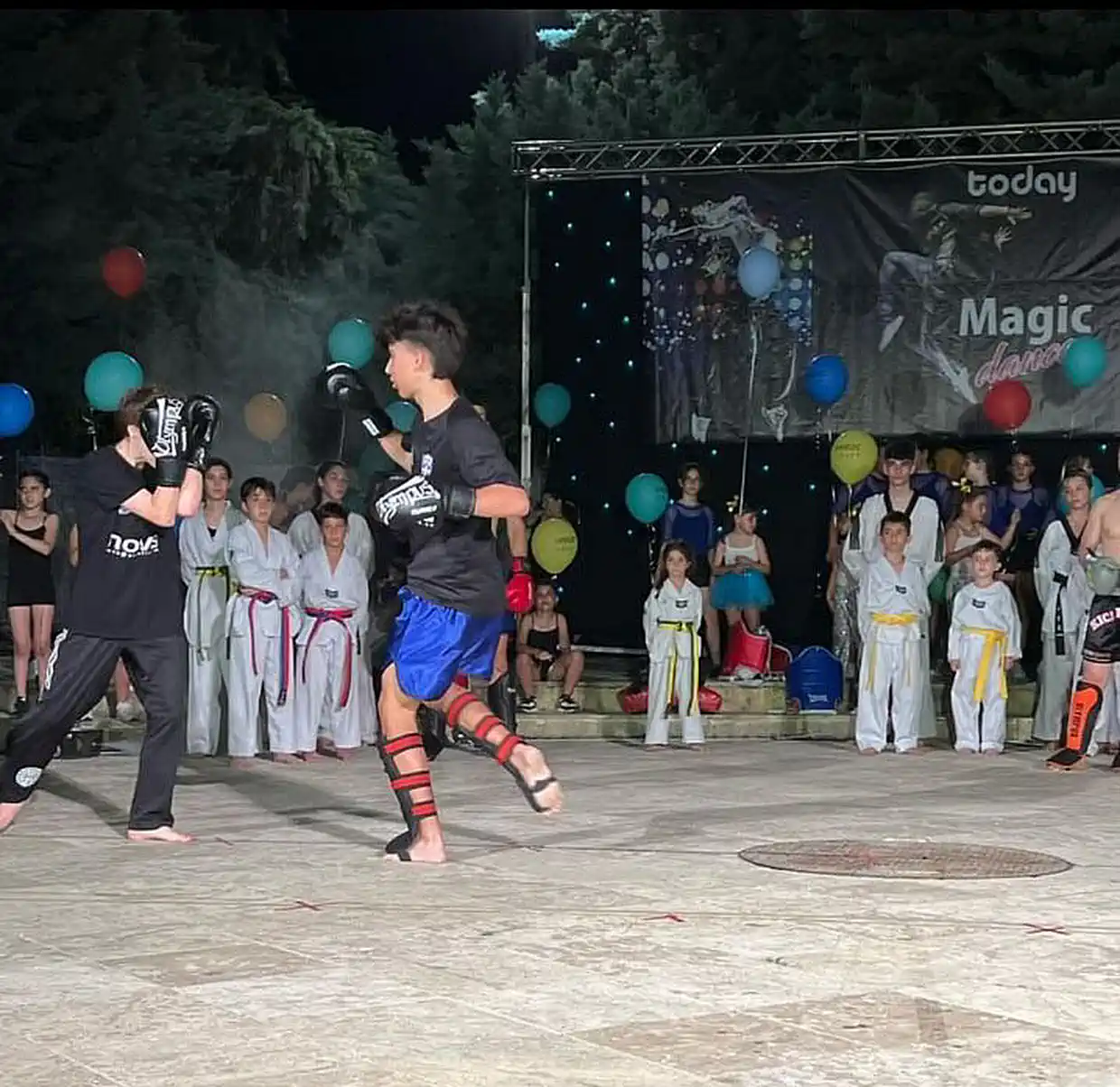 Καλοκαιρινή Παράσταση Μοντέρνου Χορού, Σύγχρονου Χορού, Ρυθμικής Γυμναστικής, Ταεκβοντό, Kick Boxing και Dance Aerobic! (εικόνες) Καλοκαιρινή Παράσταση Μοντέρνου Χορού, Σύγχρονου Χορού, Ρυθμικής Γυμναστικής, Ταεκβοντό, Kick Boxing και Dance Aerobic!