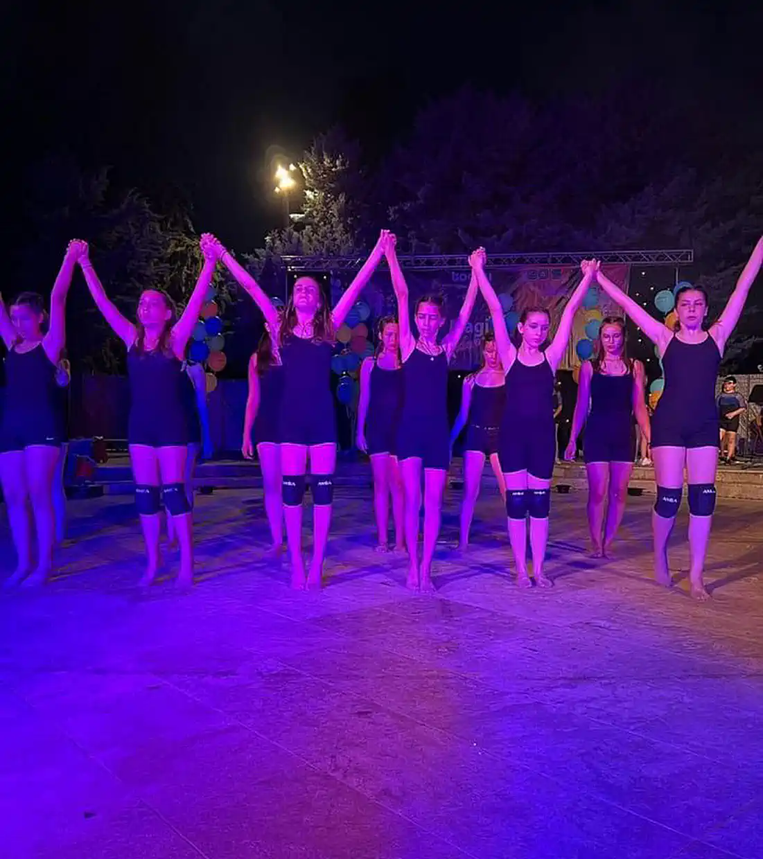 Καλοκαιρινή Παράσταση Μοντέρνου Χορού, Σύγχρονου Χορού, Ρυθμικής Γυμναστικής, Ταεκβοντό, Kick Boxing και Dance Aerobic! (εικόνες) Καλοκαιρινή Παράσταση Μοντέρνου Χορού, Σύγχρονου Χορού, Ρυθμικής Γυμναστικής, Ταεκβοντό, Kick Boxing και Dance Aerobic!