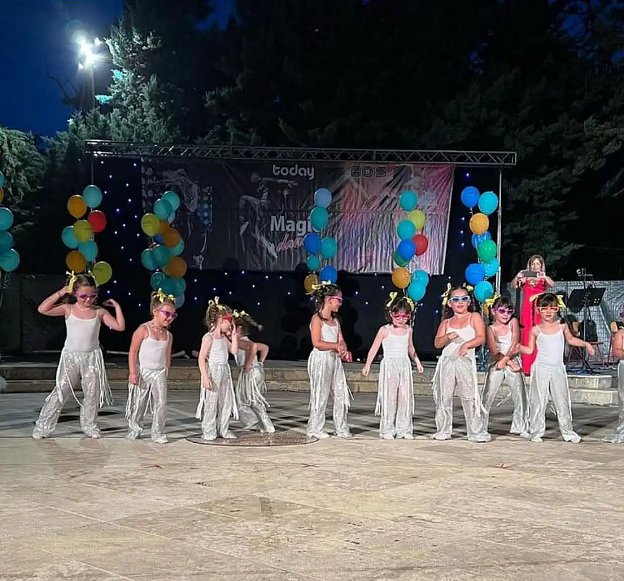 Καλοκαιρινή Παράσταση Μοντέρνου Χορού, Σύγχρονου Χορού, Ρυθμικής Γυμναστικής, Ταεκβοντό, Kick Boxing και Dance Aerobic! (εικόνες) Καλοκαιρινή Παράσταση Μοντέρνου Χορού, Σύγχρονου Χορού, Ρυθμικής Γυμναστικής, Ταεκβοντό, Kick Boxing και Dance Aerobic!