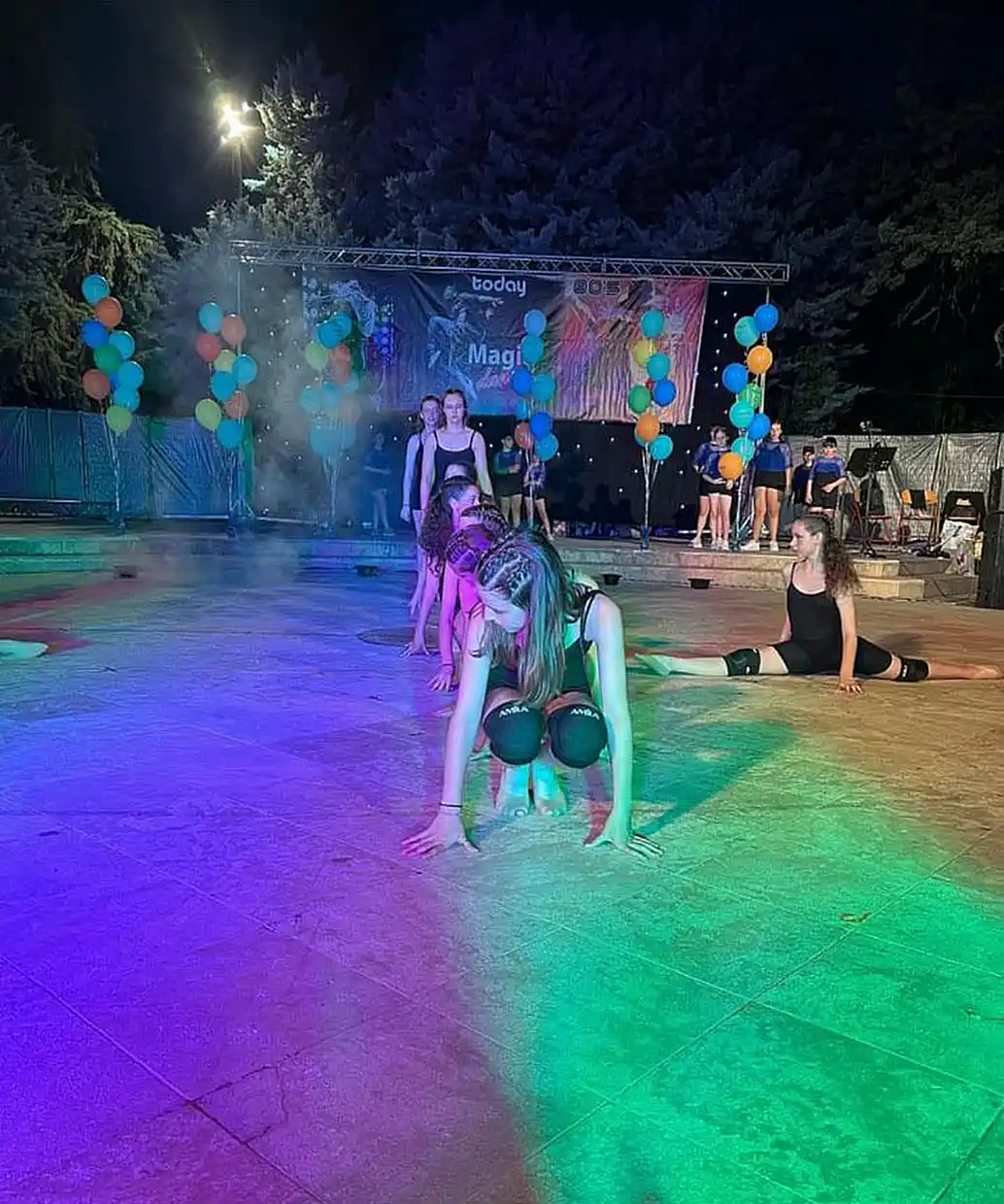 Καλοκαιρινή Παράσταση Μοντέρνου Χορού, Σύγχρονου Χορού, Ρυθμικής Γυμναστικής, Ταεκβοντό, Kick Boxing και Dance Aerobic! (εικόνες) Καλοκαιρινή Παράσταση Μοντέρνου Χορού, Σύγχρονου Χορού, Ρυθμικής Γυμναστικής, Ταεκβοντό, Kick Boxing και Dance Aerobic!