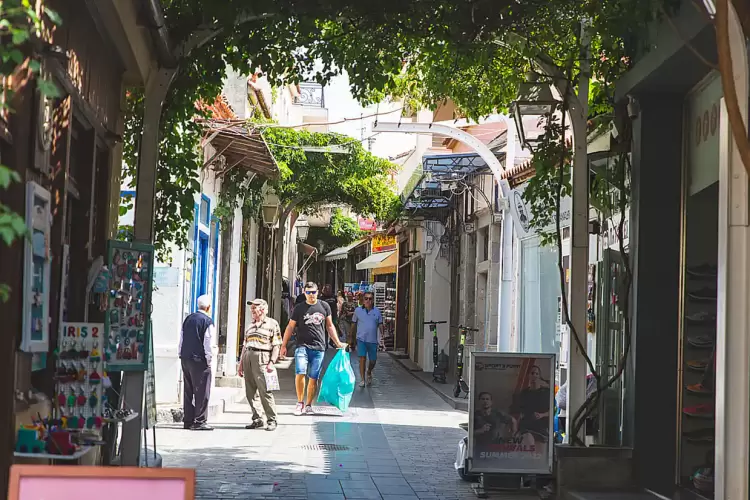 Η Λήμνος μέσα από εικόνες – Ο κεντρικός πεζόδρομος στην αγορά της Μύρινας