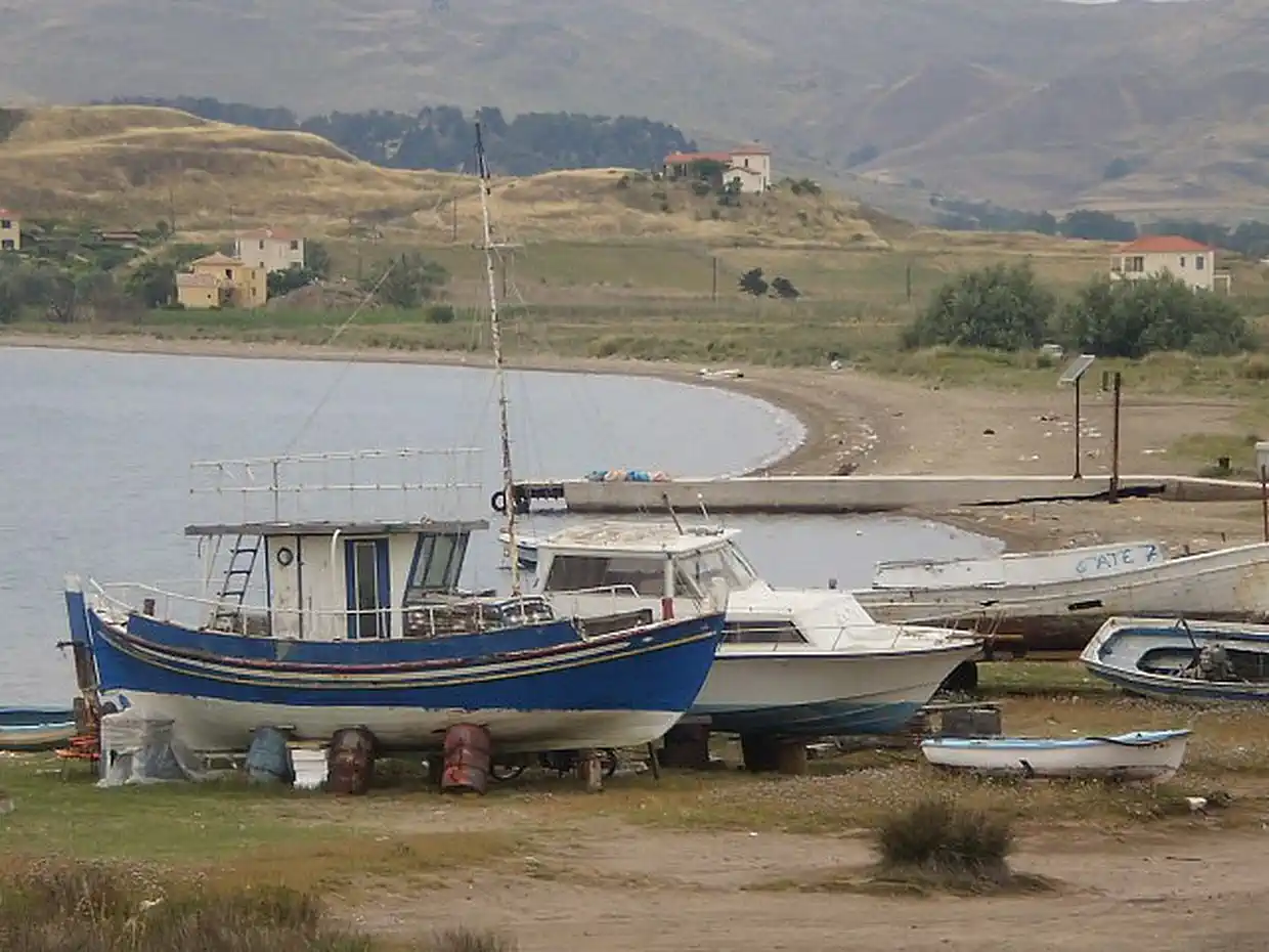 Η Λήμνος μέσα από εικόνες – Το καφενεδάκι του μπάρμπα Μενέλαου στο Διαπόρι Η Λήμνος μέσα από εικόνες – Το καφενεδάκι του μπάρμπα Μενέλαου στο Διαπόρι