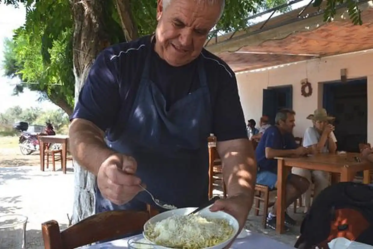 Η Λήμνος μέσα από εικόνες – Το καφενεδάκι του μπάρμπα Μενέλαου στο Διαπόρι Η Λήμνος μέσα από εικόνες – Το καφενεδάκι του μπάρμπα Μενέλαου στο Διαπόρι