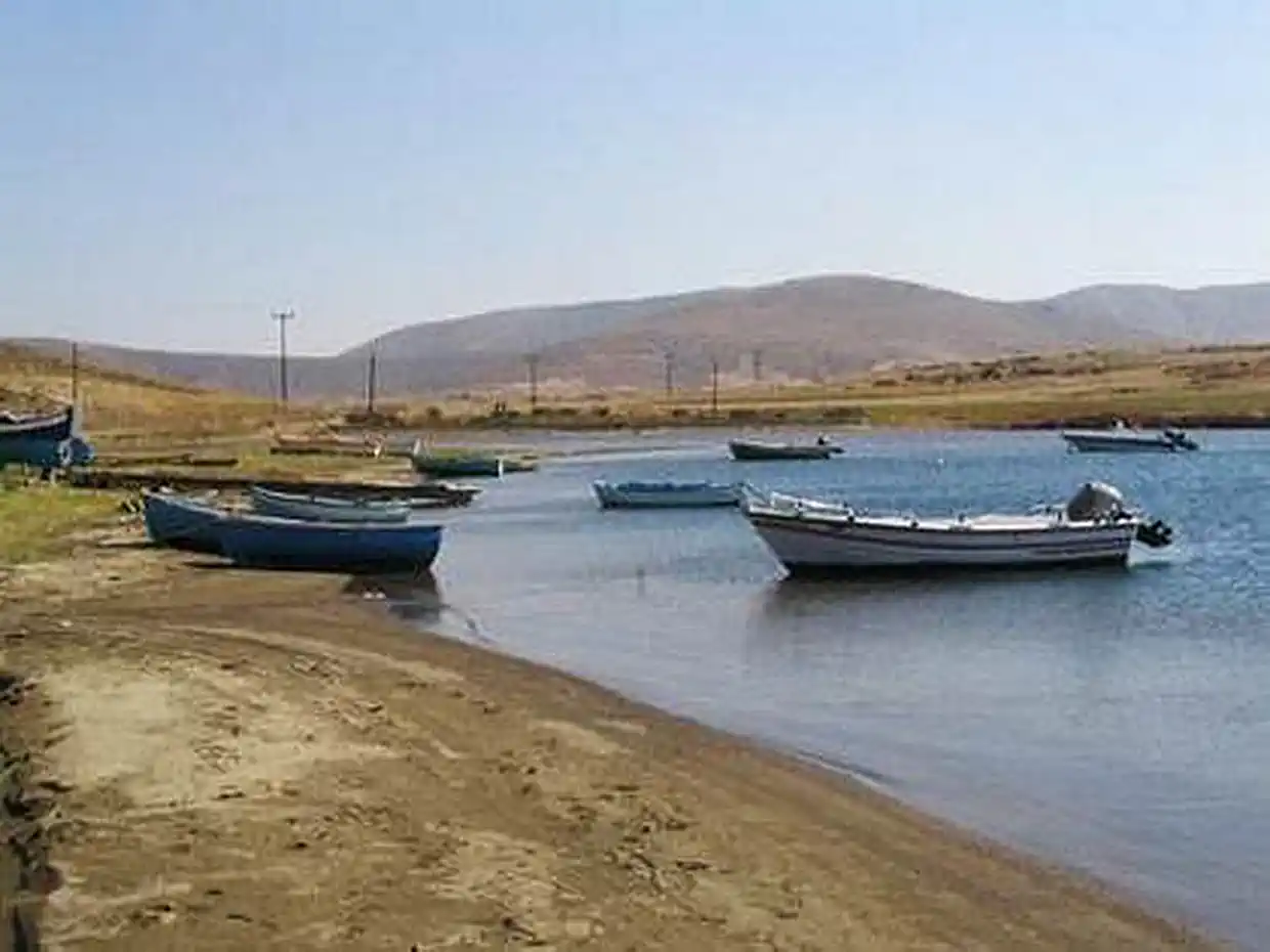 Η Λήμνος μέσα από εικόνες – Το καφενεδάκι του μπάρμπα Μενέλαου στο Διαπόρι Η Λήμνος μέσα από εικόνες – Το καφενεδάκι του μπάρμπα Μενέλαου στο Διαπόρι