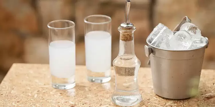 Μέρες δόξας για το τσίπουρο – Εκτίναξη όγκου πωλήσεων και οι «τσιπουράδες» που γράφουν ιστορία