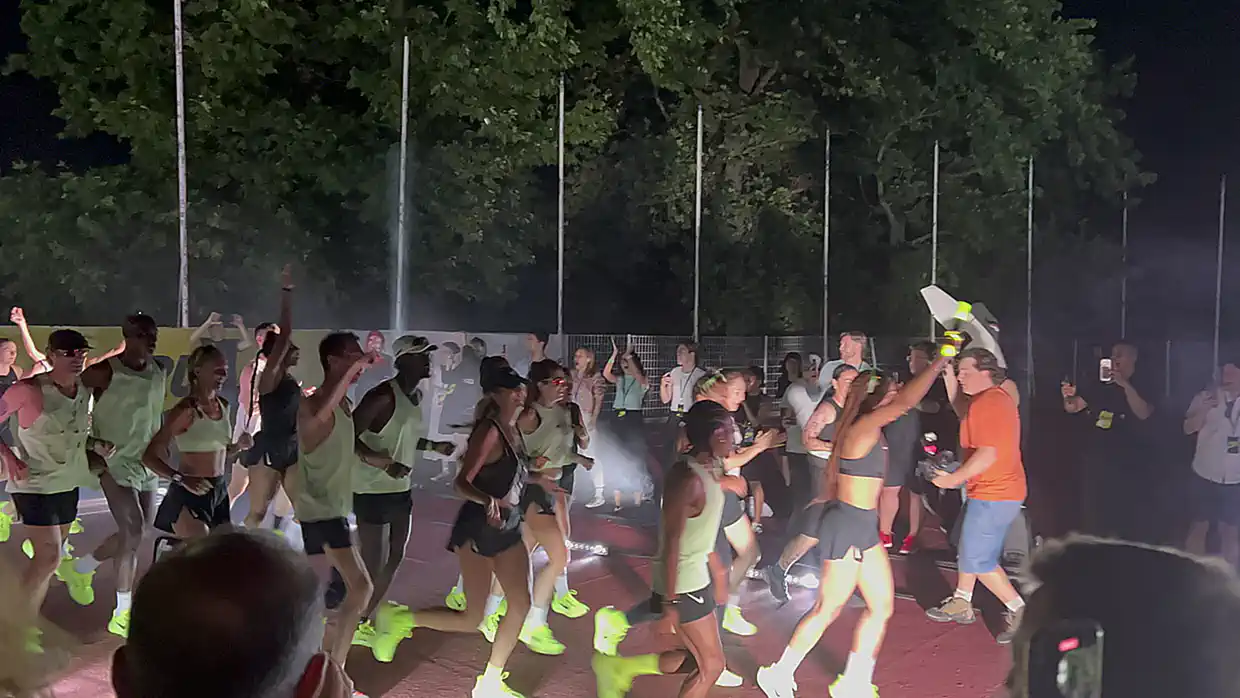 Τον «Πήγασο» υποδέχθηκε ο Όλυμπος στη φαντασμαγορική λήξη της σκυταλοδρομίας «Ελικώνας – Όλυμπος» μήκους 270 χλμ (εικόνες) Τον «Πήγασο» υποδέχθηκε ο Όλυμπος στη φαντασμαγορική λήξη της σκυταλοδρομίας «Ελικώνας – Όλυμπος» μήκους 270 χλμ