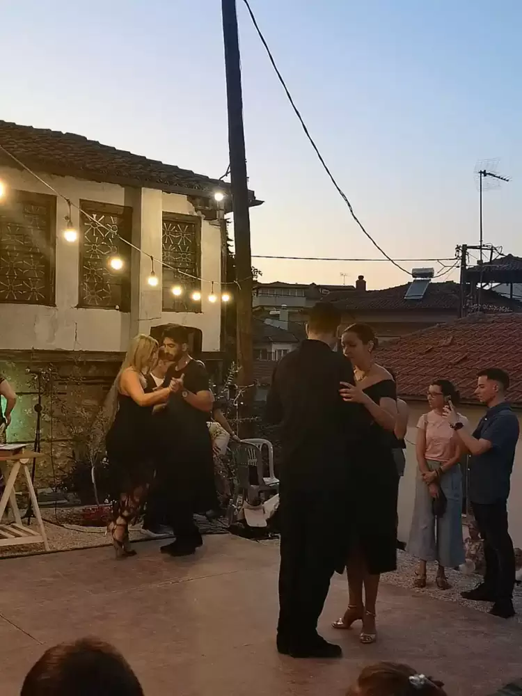 Τσιγγάνικο Ταγκό: Η Θεοδώρα Γερολιόλιου χθες το βράδυ συγκλόνισε στο Λιτόχωρο Τσιγγάνικο Ταγκό: Η Θεοδώρα Γερολιόλιου χθες το βράδυ συγκλόνισε στο Λιτόχωρο