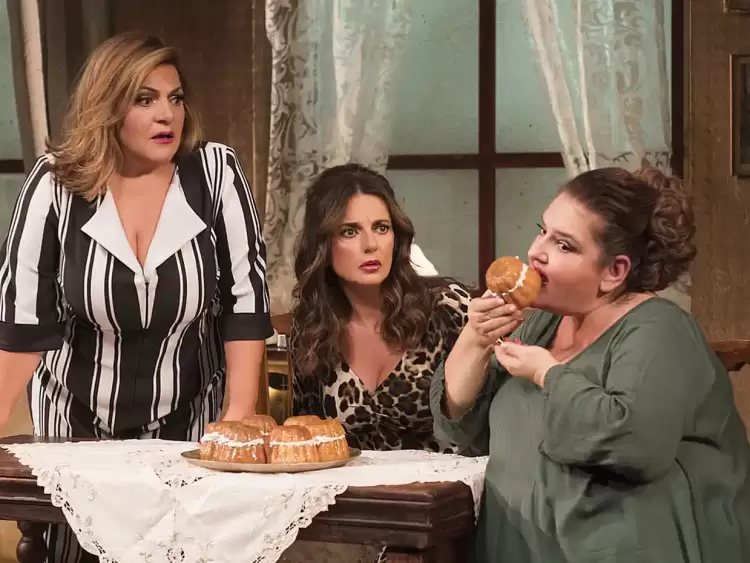 H Βίκυ Σταυροπούλου πρωταγωνιστεί στους «Μπαμπάδες με ρούμι» – Η στήριξη στην κόρη της Δανάη και η σχέση της με τον Ν. Κοκλώνη