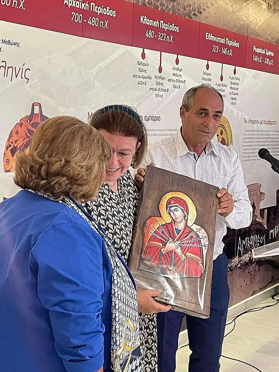 Η Αντιπεριφερειάρχης Πιερίας στα εγκαίνια της Επισκέψιμης Μουσειακής Αποθήκης Μακρυγιάλου Η Αντιπεριφερειάρχης Πιερίας στα εγκαίνια της Επισκέψιμης Μουσειακής Αποθήκης Μακρυγιάλου