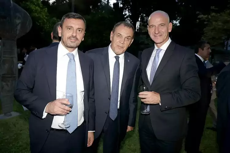 Η δεξίωση στο Προεδρικό Μέγαρο για τα 50 χρόνια από την αποκατάσταση της Δημοκρατίας Η δεξίωση στο Προεδρικό Μέγαρο για τα 50 χρόνια από την αποκατάσταση της Δημοκρατίας