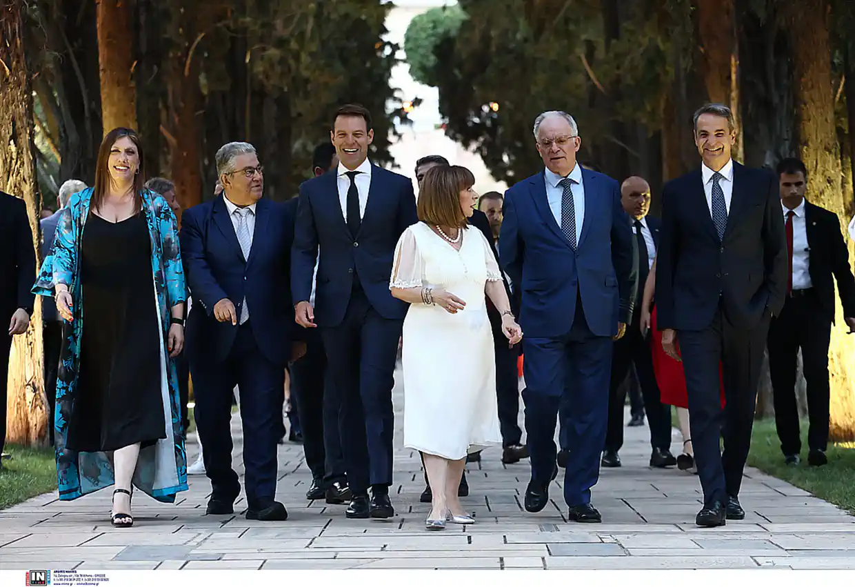 Η δεξίωση στο Προεδρικό Μέγαρο για τα 50 χρόνια από την αποκατάσταση της Δημοκρατίας Η δεξίωση στο Προεδρικό Μέγαρο για τα 50 χρόνια από την αποκατάσταση της Δημοκρατίας