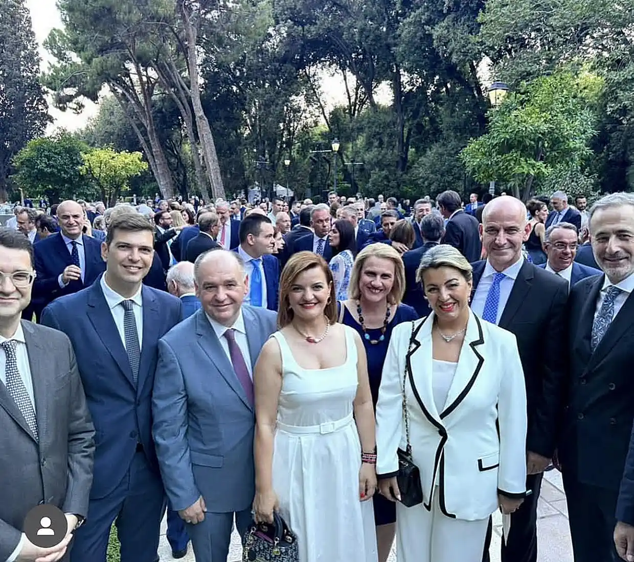 Η δεξίωση στο Προεδρικό Μέγαρο για τα 50 χρόνια από την αποκατάσταση της Δημοκρατίας Η δεξίωση στο Προεδρικό Μέγαρο για τα 50 χρόνια από την αποκατάσταση της Δημοκρατίας