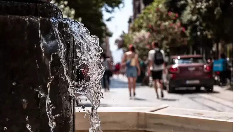 Έρχεται παρατεταμένος καύσωνας και θερμοκρασίες πάνω από 41 βαθμούς το δεύτερο δεκαήμερο Ιουλίου Έρχεται παρατεταμένος καύσωνας και θερμοκρασίες πάνω από 41 βαθμούς το δεύτερο δεκαήμερο Ιουλίου