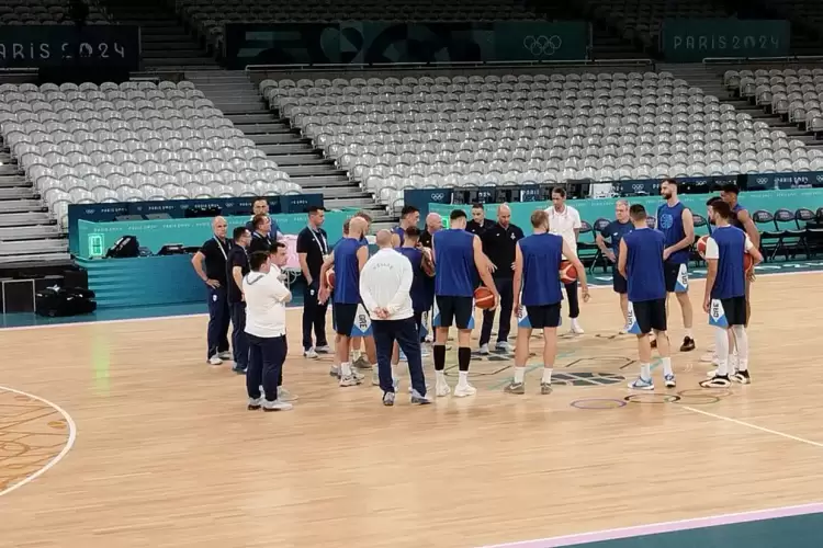 Η Εθνική Ελλάδας έκανε την πρώτη της προπόνηση στη Λιλ Η Εθνική Ελλάδας έκανε την πρώτη της προπόνηση στη Λιλ