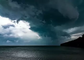 Ο καιρός σήμερα, Πέμπτη 4/7: Νεφώσεις παροδικά αυξημένες με βροχές και καταιγίδες κατά τόπους ισχυρές